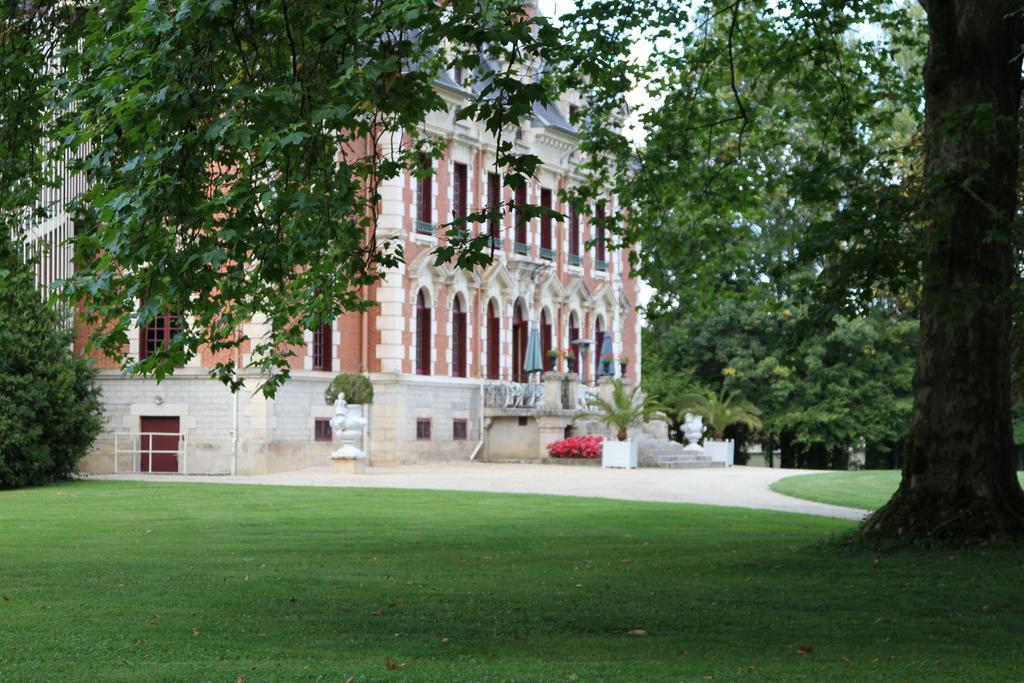 Gevrolles Chateau Du Breuil B&B 외부 사진